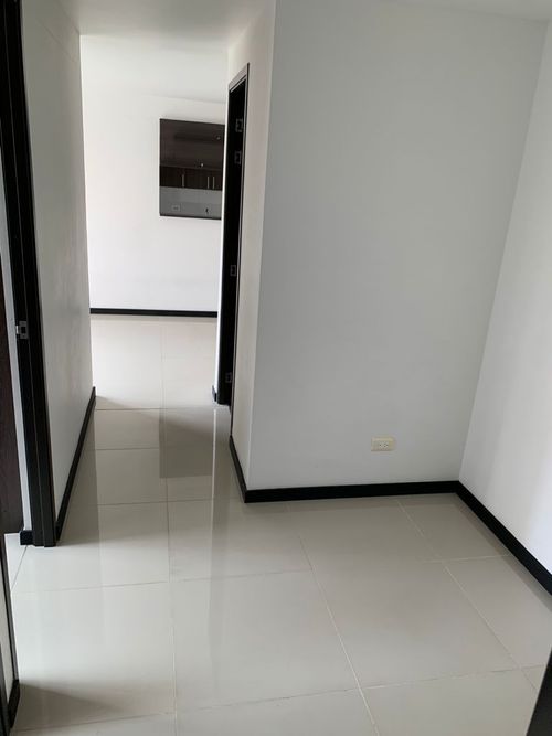 Apartamento de 3 alcobas en venta en Loma De San Jose, Sabaneta, 65 m² · foto 19 de 23