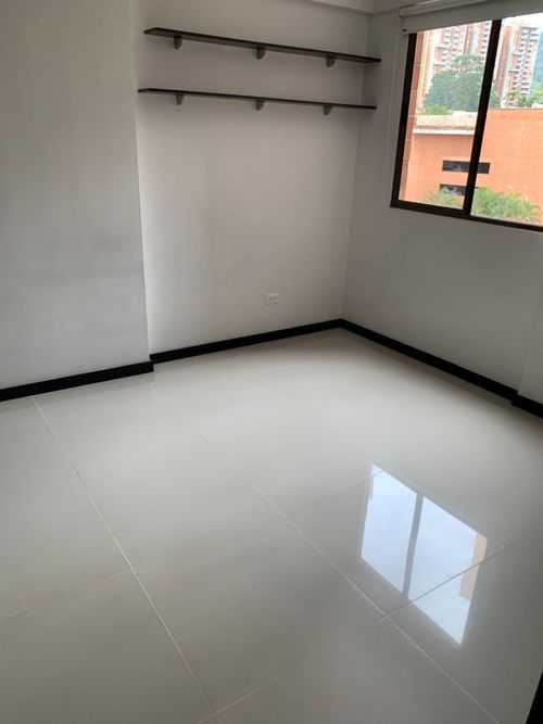 Apartamento de 3 alcobas en venta en Loma De San Jose, Sabaneta, 65 m² · foto 21 de 23