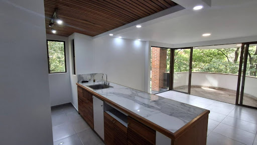 Apartamento en arriendo en El Tesoro, Medellín · foto 2 de 18