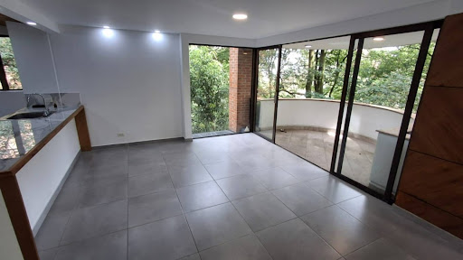 Apartamento en arriendo en El Tesoro, Medellín · foto 4 de 18
