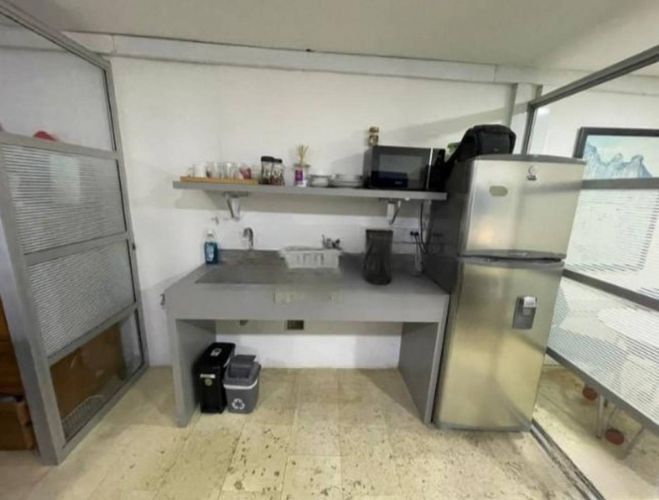 Bodega en arriendo en El Chagualo, Medellín, 100 m² · foto 3 de 5