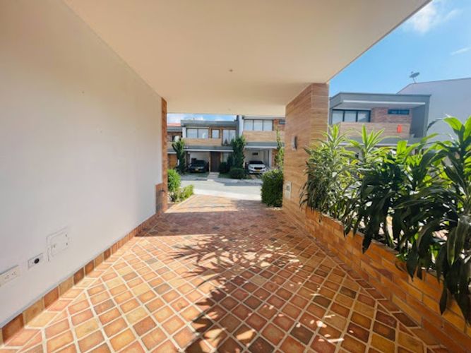 Casa de 3 alcobas en venta en La Ceja, 180 m² · foto 2 de 24