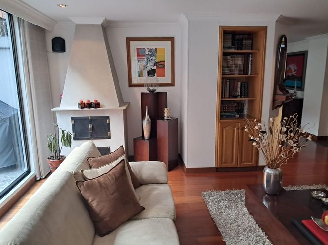 Apartamento de 3 alcobas en venta en Santa Barbara, Bogotá, 240 m² · foto 2 de 23
