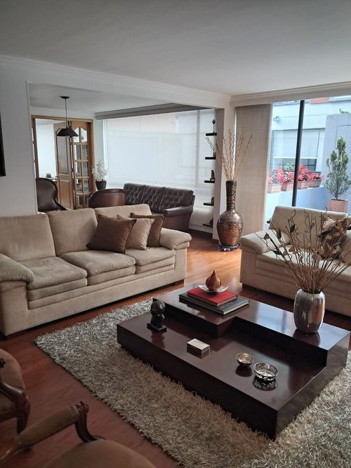 Apartamento de 3 alcobas en venta en Santa Barbara, Bogotá, 240 m² · foto 1 de 23