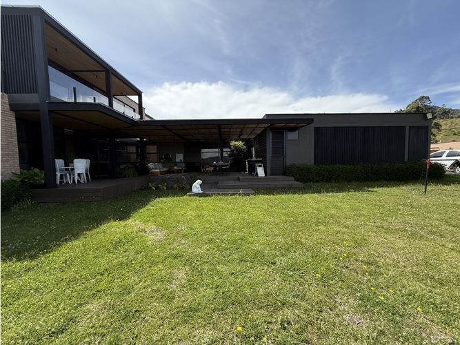 Casa de 4 alcobas en venta en Guamito, La Ceja, 455 m² · foto 12 de 24