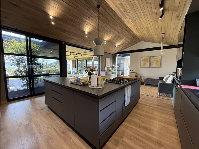 Casa de 4 alcobas en venta en Guamito, La Ceja, 455 m² · foto 16 de 24