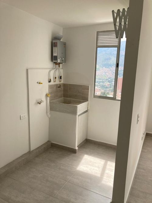 Apartamento de 2 alcobas en venta en Amazonia, Bello, 55 m² · foto 4 de 12