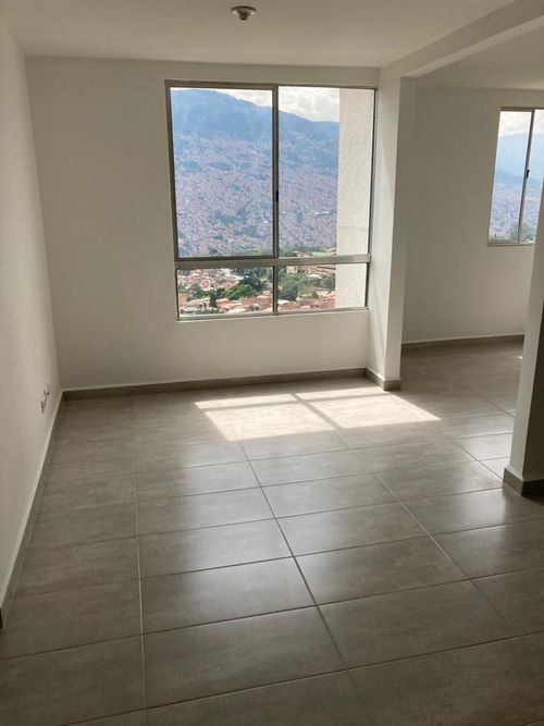 Apartamento de 2 alcobas en venta en Amazonia, Bello, 55 m² · foto 5 de 12