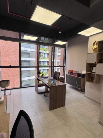 Oficina en Arriendo en El Poblado, Medellín