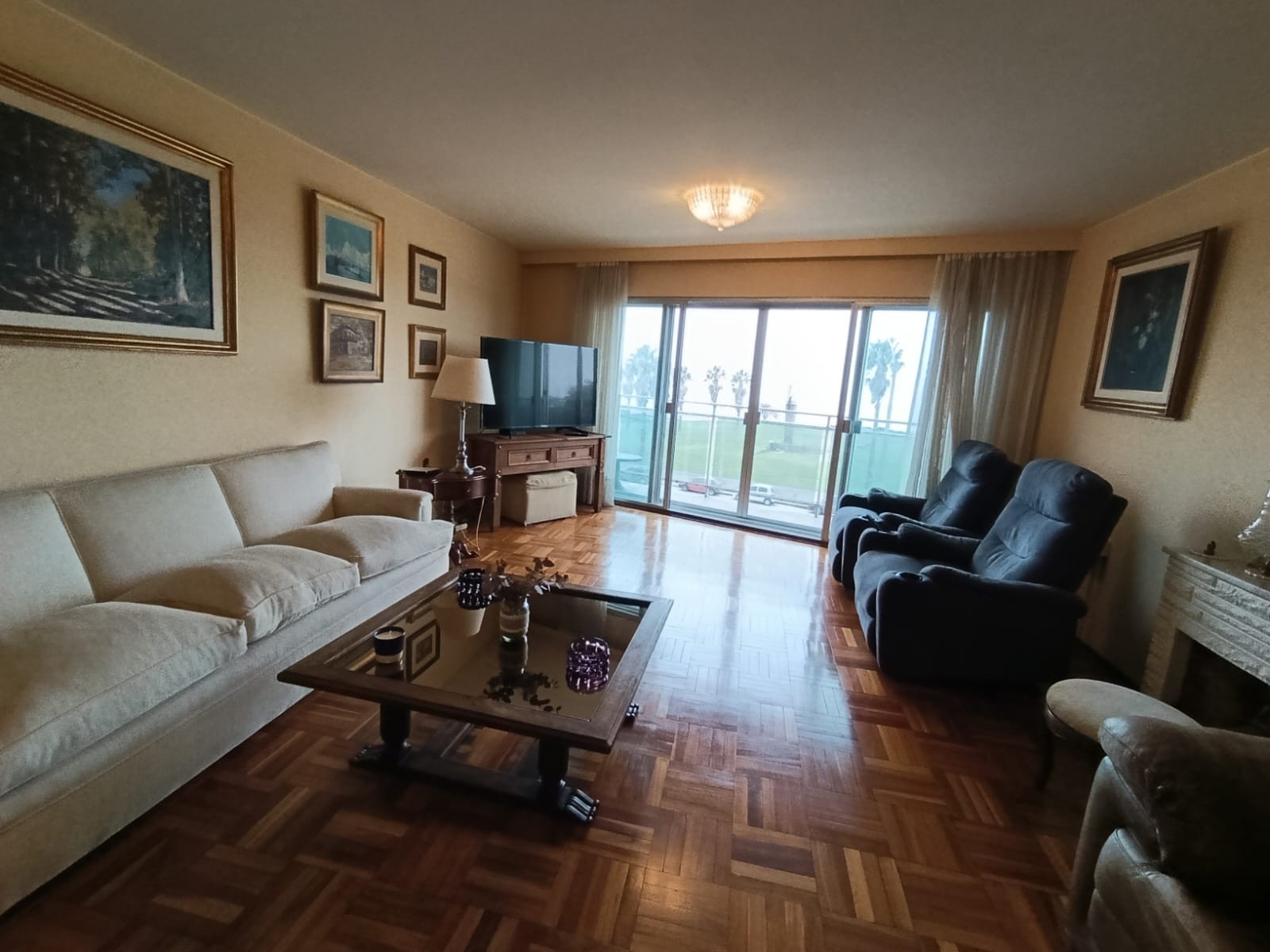 Magnífico Apartamento De 156 M2, Se Distingue Por Sus Ambientes Generosos Y Luminosos. Primera Linea De La Rambla - Aanzicht 3