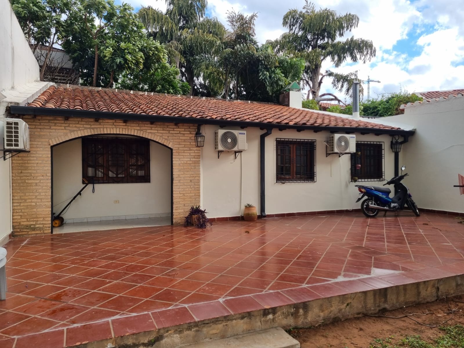 Alquilo Casa en Barrio Las Lomas
