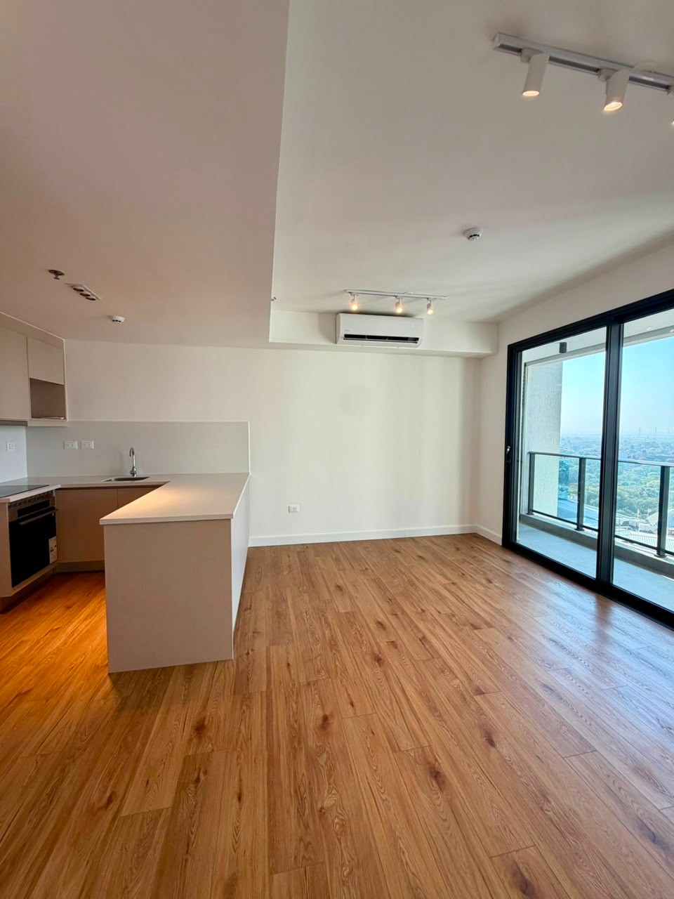 En alquiler departamento a estrenar en Villa Morra — foto 2