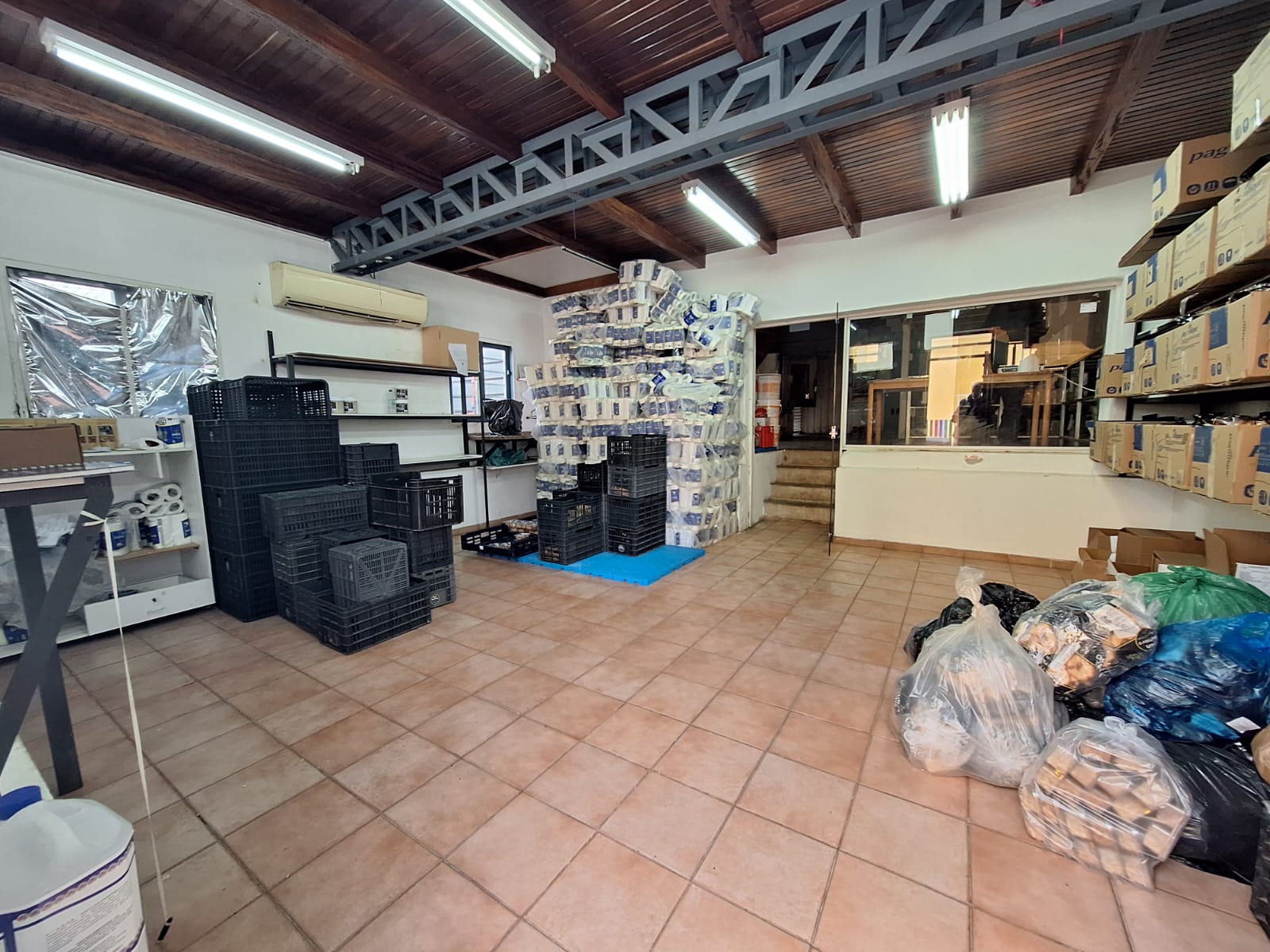 ALQUILO DEPÓSITO CON EQUIPO DE PANADERIA EN BARRIO JARA — foto 2