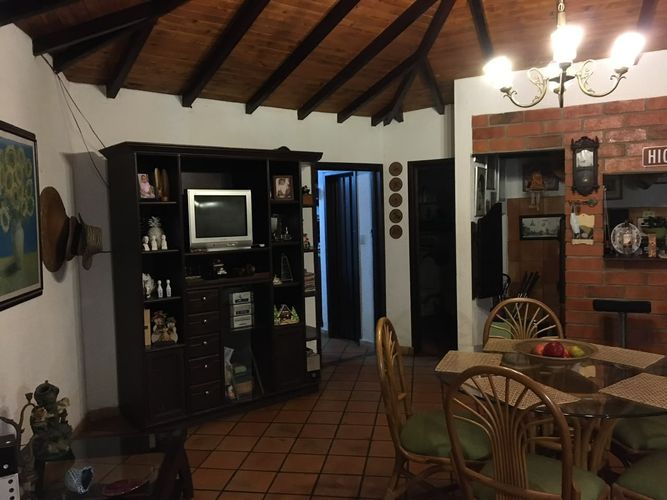 Casa de 4 alcobas en venta en Mesa De Los Santos, Piedecuesta · foto 2 de 24