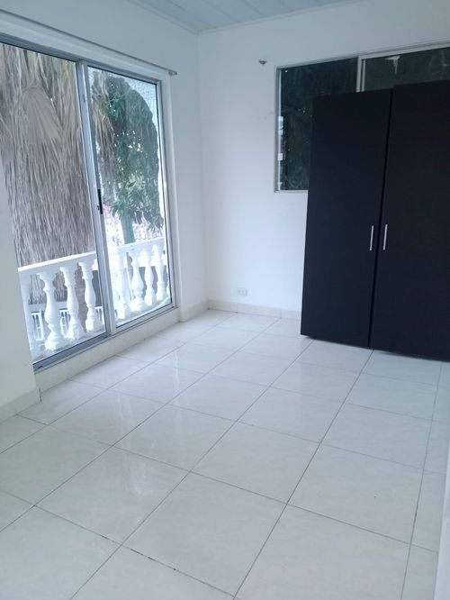 Casa de 4 alcobas en venta en Guabinal Plan, Girardot, 190 m² · foto 3 de 24