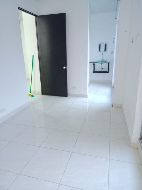 Casa de 4 alcobas en venta en Guabinal Plan, Girardot, 190 m² · foto 9 de 24