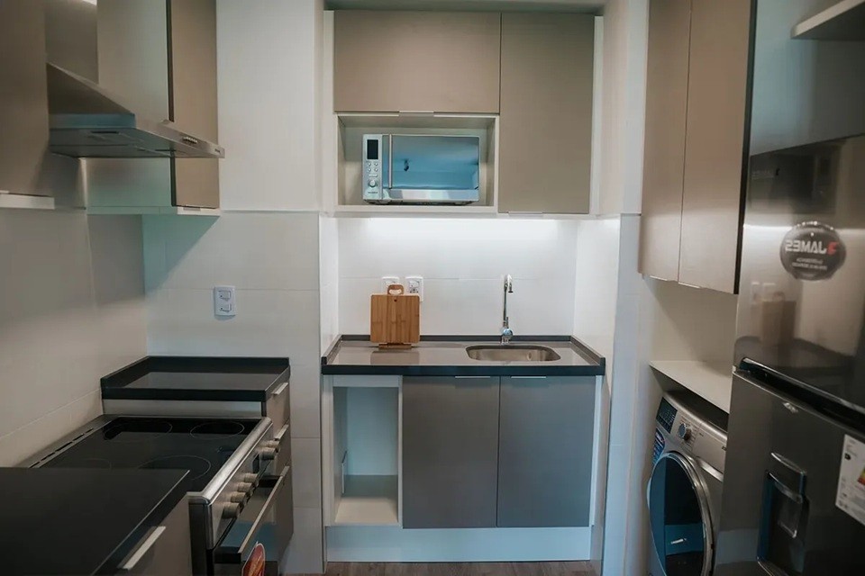 ALQUILER EN EL CENTRO, EDIFICIO MODERNO,  1 DORMITORIO, PISO ALTO, AL FRENTE · Foto 1