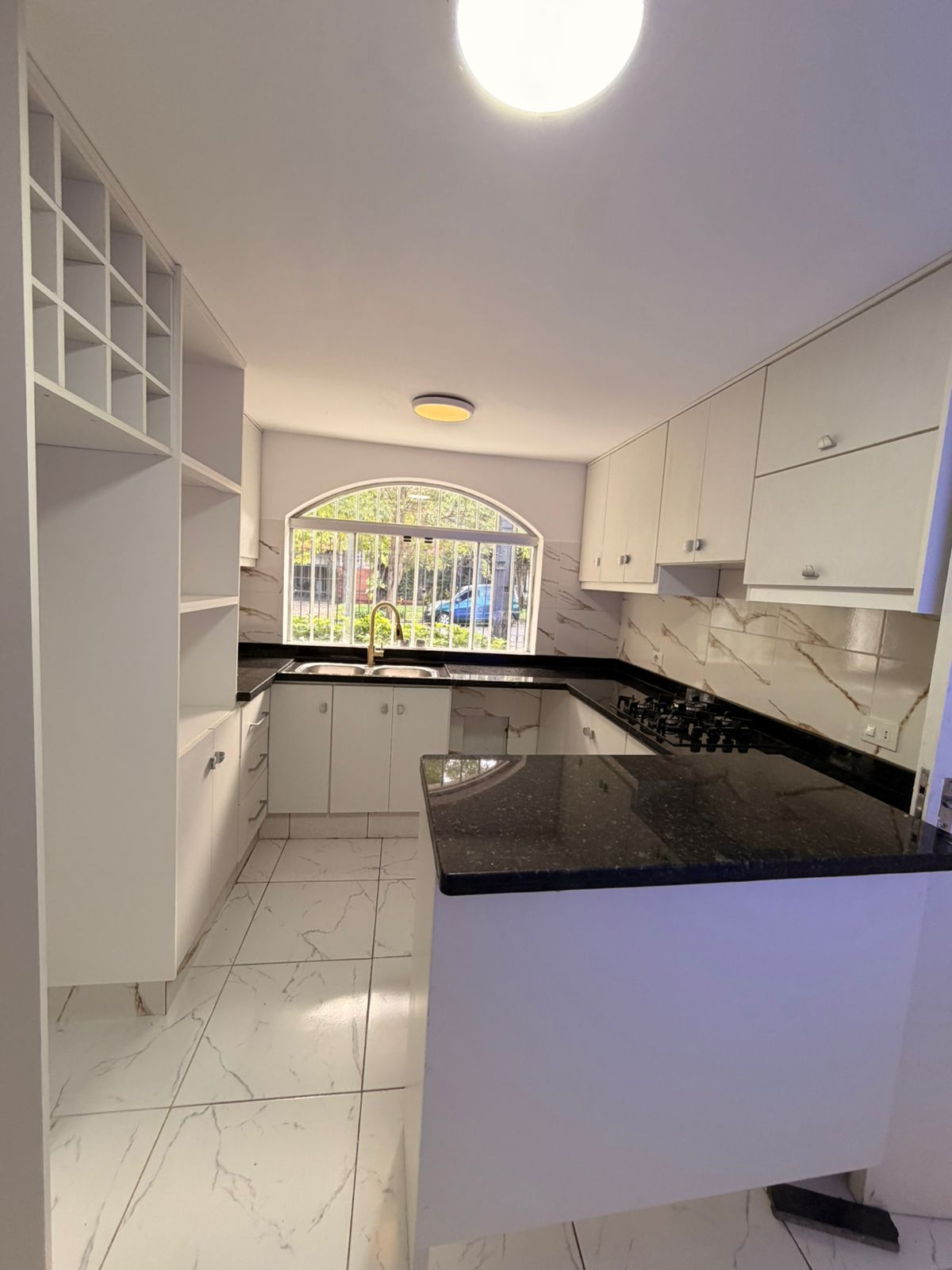 ALQUILO CASA TODA EN PLANTA BAJA ZONA LOS LAURELES — foto 2