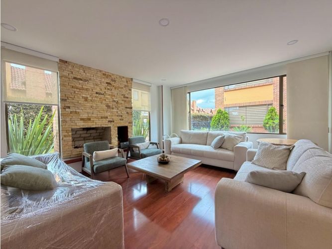 Casa de 4 alcobas en venta en San Jose De Los Nogales, Chía, 305 m² · foto 2 de 21