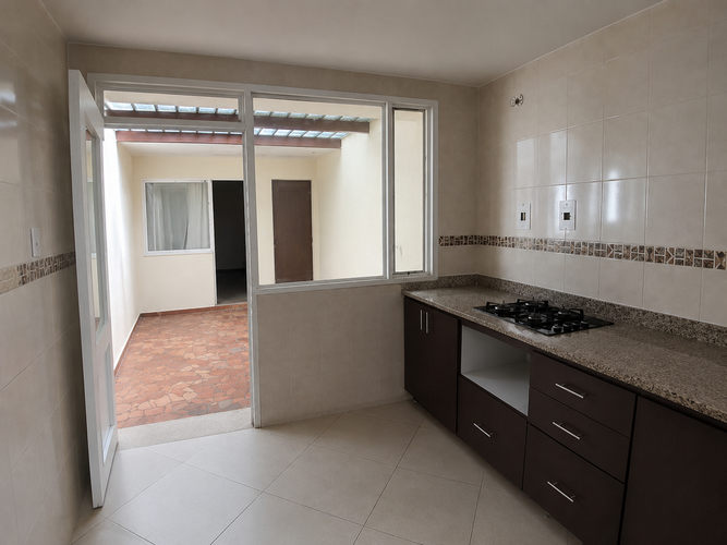Casa de 5 alcobas en arriendo en El Salitre, Bogotá, 290 m² · foto 12 de 17