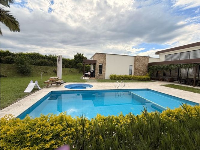 Casa de 4 alcobas en venta en Cn. Germania, Armenia, 302 m² · foto 3 de 24