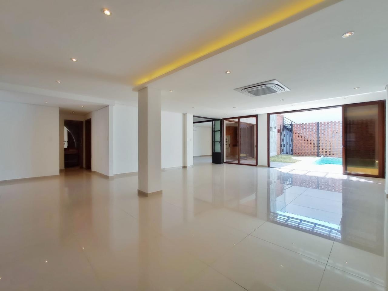 Casa en venta en Mburucuyá, Asunción — foto 2