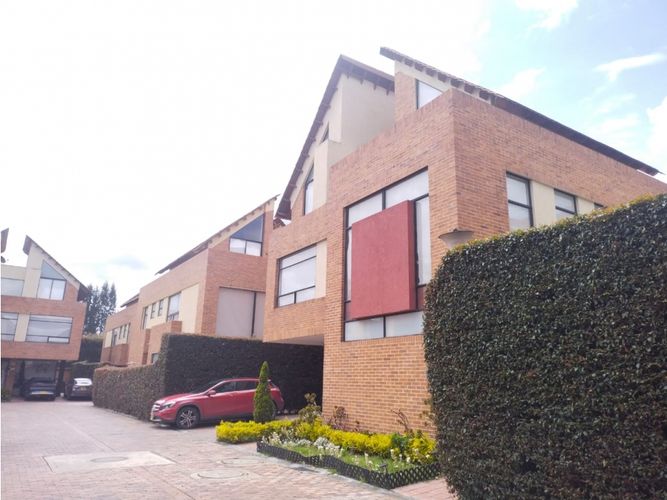 Casa de 4 alcobas en venta en Bojaca, Chía, 229 m² · foto 2 de 24