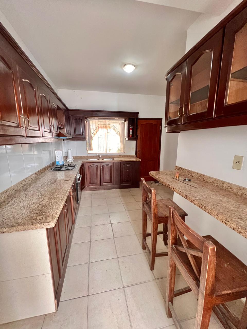 En Alquiler Duplex de 3 Habitaciones en Condominio en Luque, Tercer Barrio A526 — foto 2