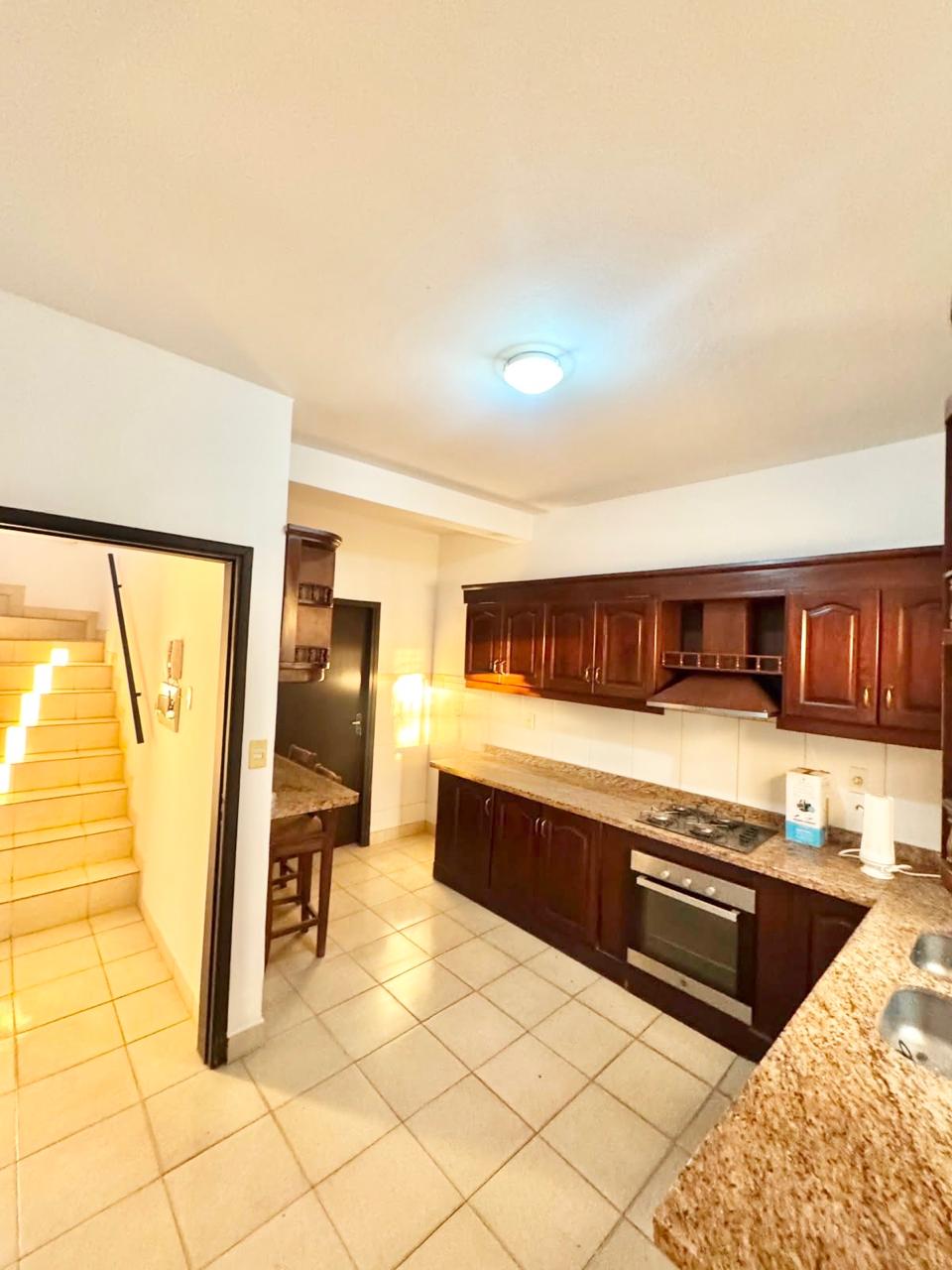 En Alquiler Duplex de 3 Habitaciones en Condominio en Luque, Tercer Barrio A526 — foto 3
