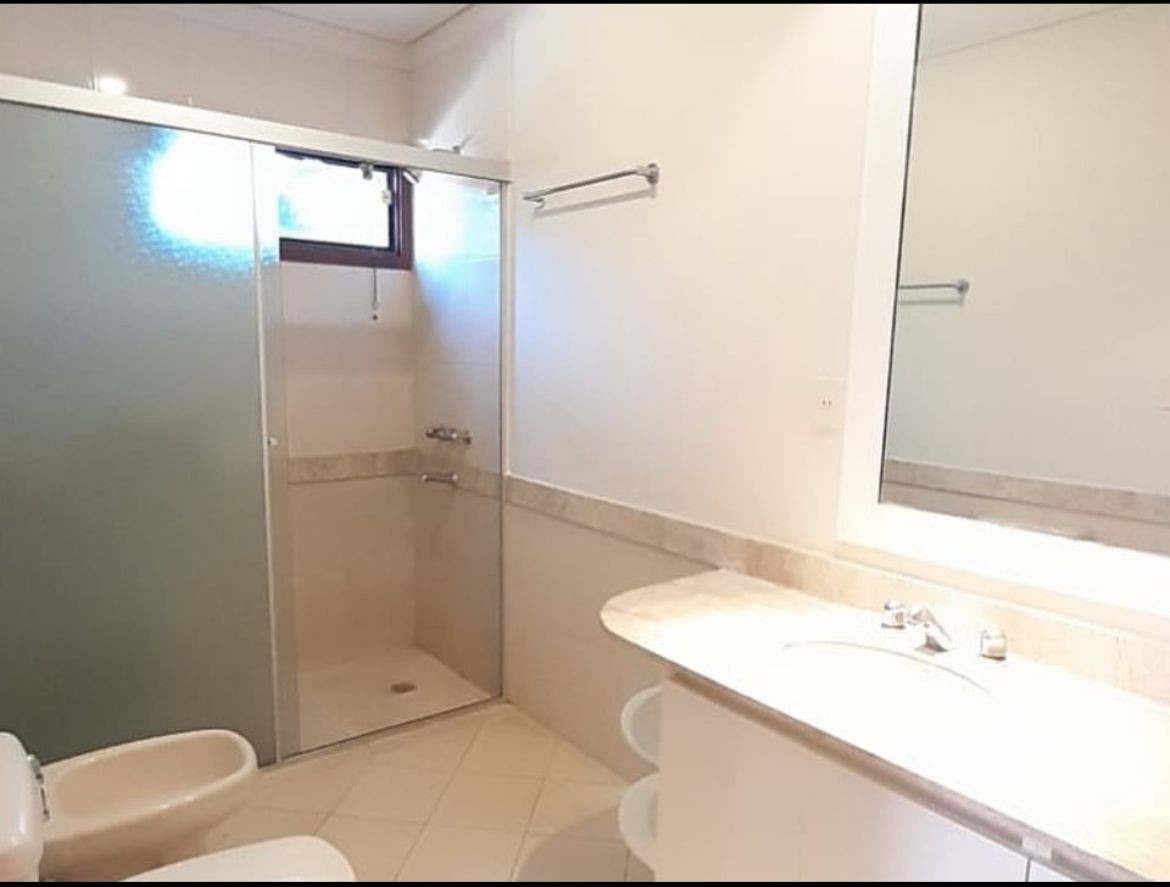 Casa en alquiler en Los Laureles, Asunción — foto 2