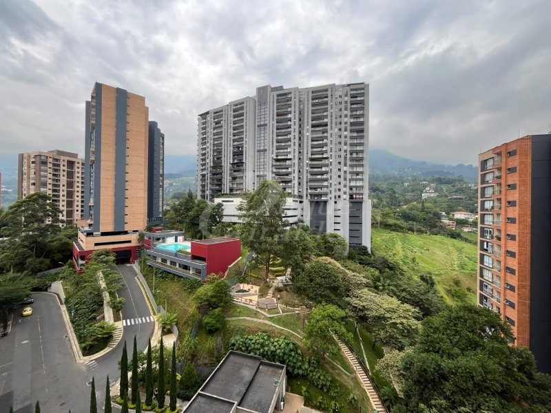 Apartamento en arriendo en Loma De Las Brujas, Envigado · foto 3 de 13