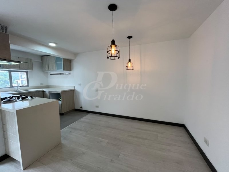 Apartamento en arriendo en Loma De Las Brujas, Envigado · foto 4 de 13