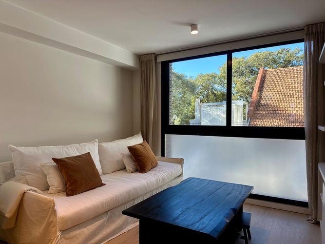 Exclusivo departamento a estrenar, completamente amueblado y equipado, un dormitorio, garaje y acceso a amenities y servicios premium. · Foto 2