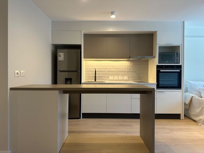 Exclusivo departamento a estrenar, completamente amueblado y equipado, un dormitorio, garaje y acceso a amenities y servicios premium. · Foto 7