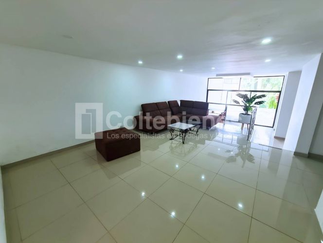Casa de 3 alcobas en arriendo en El Tesoro, Medellín, 330 m² · foto 3 de 20
