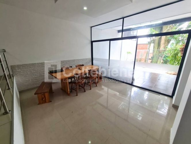 Casa de 3 alcobas en arriendo en El Tesoro, Medellín, 330 m² · foto 4 de 20