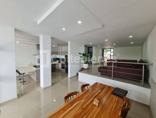 Casa de 3 alcobas en arriendo en El Tesoro, Medellín, 330 m² · foto 5 de 20