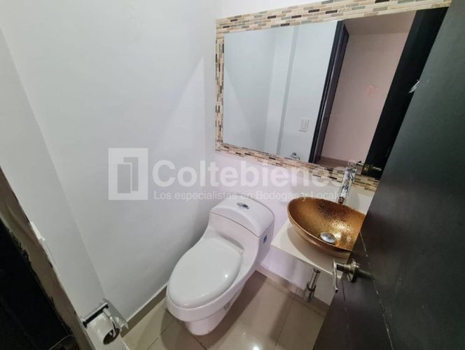 Casa de 3 alcobas en arriendo en El Tesoro, Medellín, 330 m² · foto 7 de 20