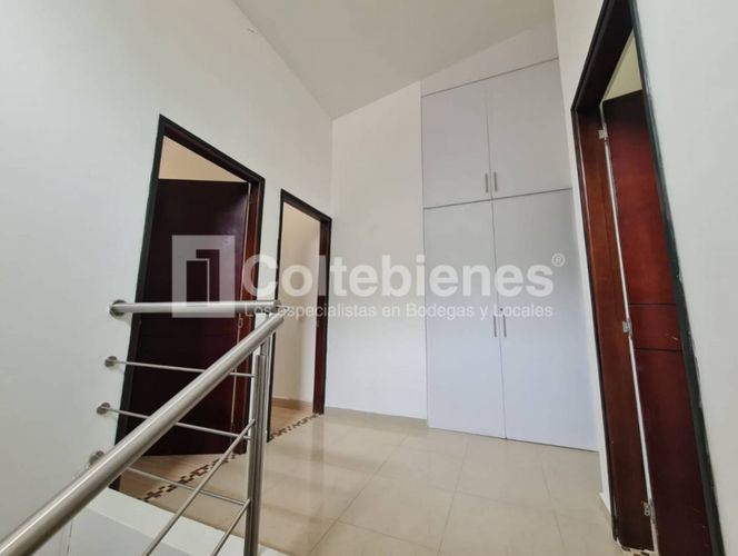Casa de 3 alcobas en arriendo en El Tesoro, Medellín, 330 m² · foto 9 de 20