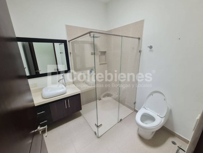 Casa de 3 alcobas en arriendo en El Tesoro, Medellín, 330 m² · foto 16 de 20