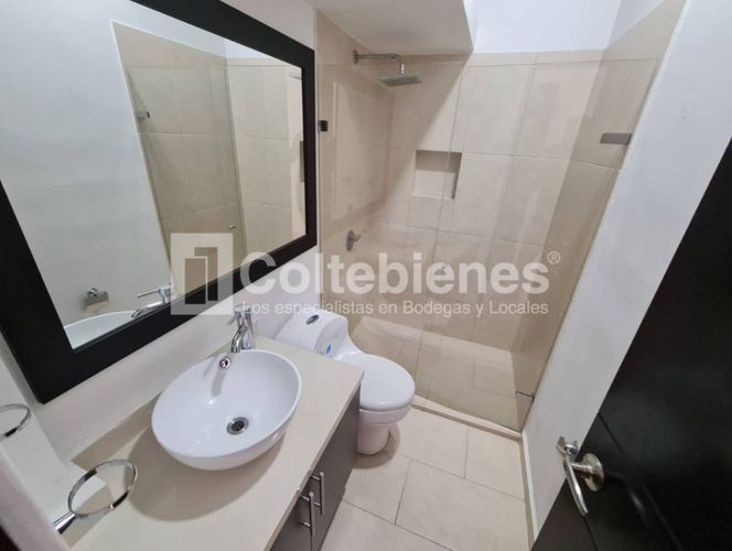 Casa de 3 alcobas en arriendo en El Tesoro, Medellín, 330 m² · foto 19 de 20