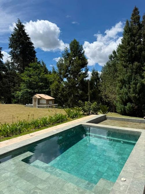 Casa de 4 alcobas en venta en El Zango, Guarne, 614 m² · foto 3 de 24