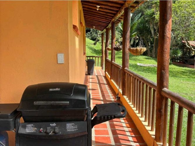 Casa de 5 alcobas en venta en Guarne, 335 m² · foto 2 de 21