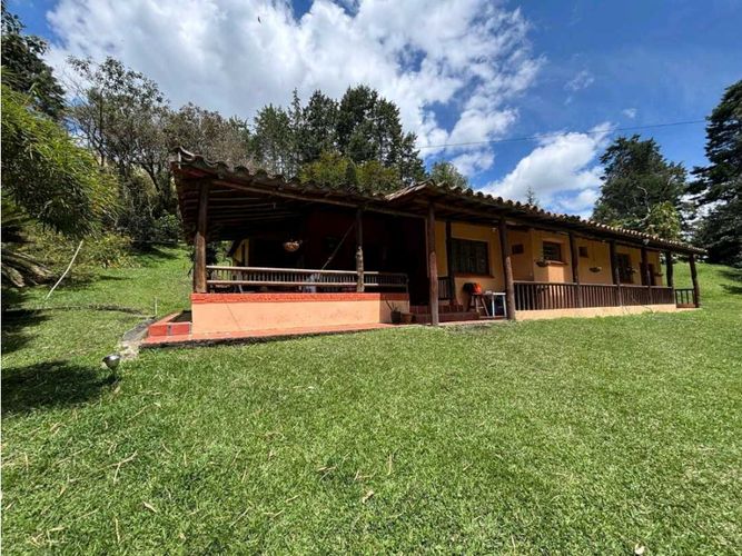 Casa de 5 alcobas en venta en Guarne, 335 m² · foto 15 de 21