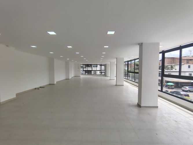 Oficina en arriendo en Cristo Rey, Medellín, 180 m² · foto 6 de 9