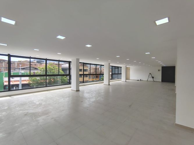 Oficina en arriendo en Cristo Rey, Medellín, 180 m² · foto 5 de 9