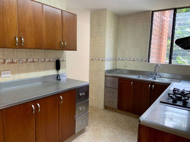 Apartamento de 3 alcobas en arriendo en Los Balsos, Medellín, 260 m² · foto 2 de 12