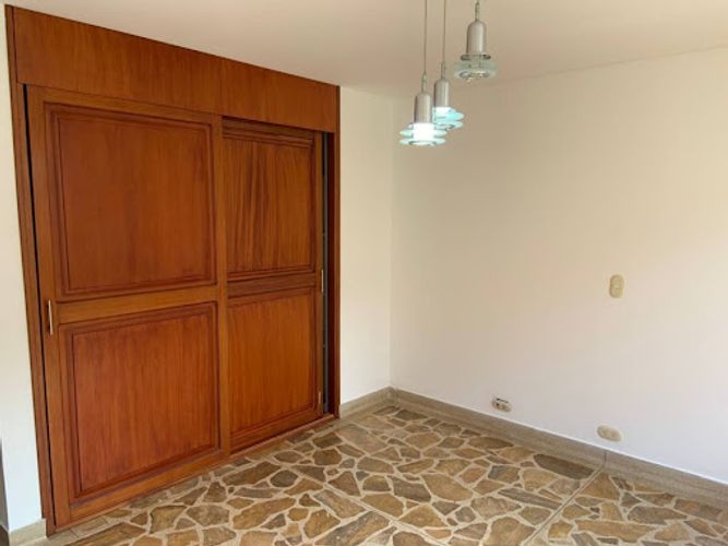 Apartamento de 3 alcobas en arriendo en Los Balsos, Medellín, 260 m² · foto 3 de 12