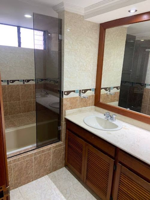 Apartamento de 3 alcobas en arriendo en Los Balsos, Medellín, 260 m² · foto 4 de 12