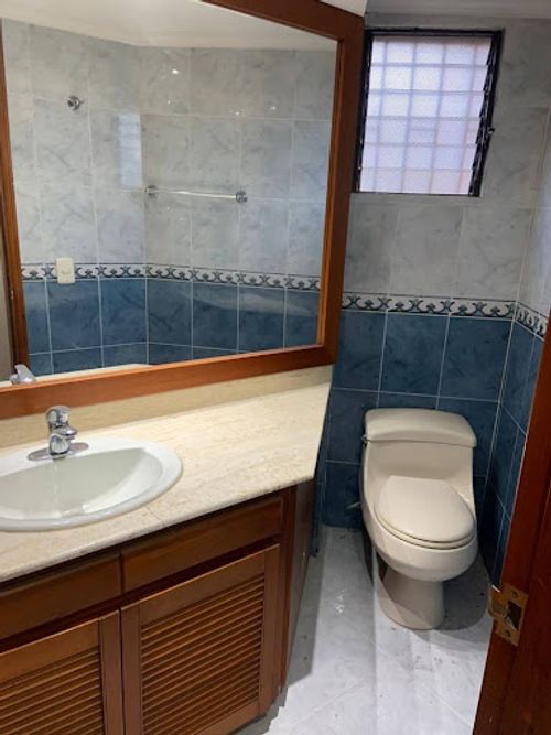 Apartamento de 3 alcobas en arriendo en Los Balsos, Medellín, 260 m² · foto 8 de 12